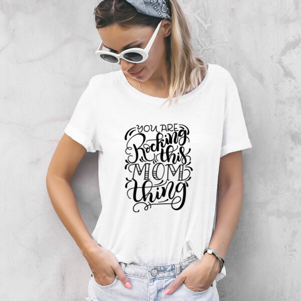 Damen T-Shirt "Rocking Mom" aus 100% Baumwolle – Bild 2