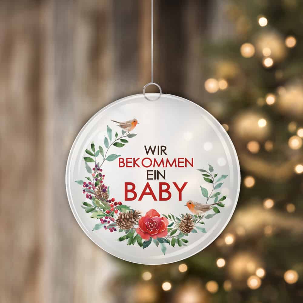 Weihnachtskugel Wir bekommen ein Baby mit Weihnachtskranz - Herzpost