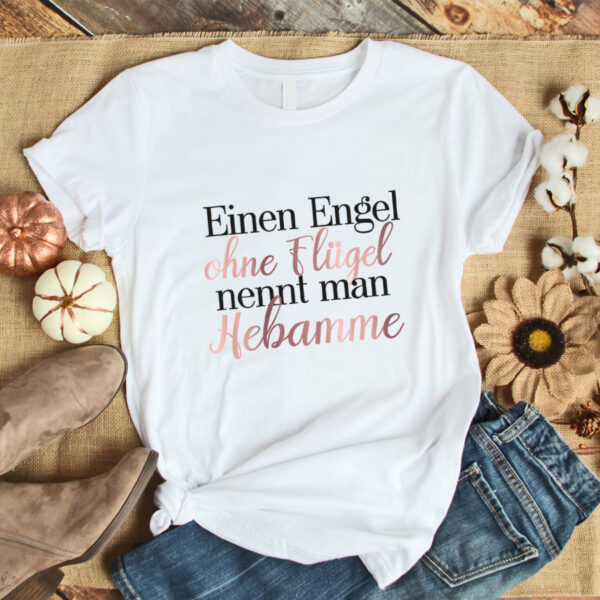 "Einen Engel ohne Flügel nennt man Hebamme" T-Shirt weiß aus 100% Baumwolle