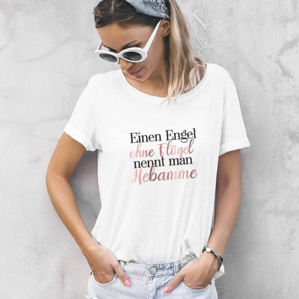 "Einen Engel ohne Flügel nennt man Hebamme" T-Shirt weiß aus 100% Baumwolle – Bild 3