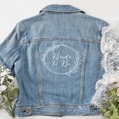 Jeansjacke "Bride to Be" mit Blumenkranz
