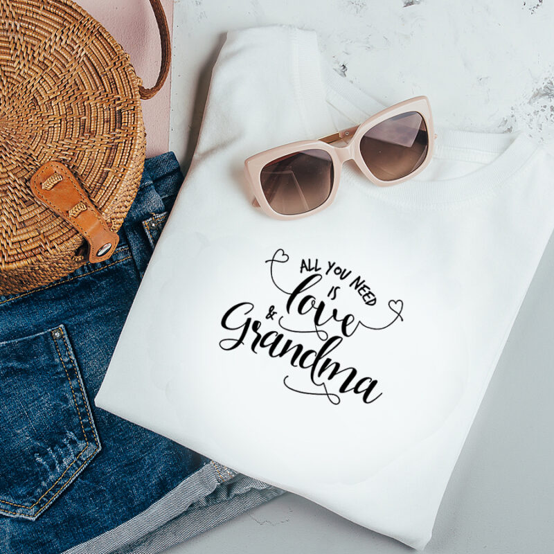 Damen T-Shirt "All you need is love and Grandma" weiß aus 100% Baumwolle – Bild 4