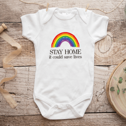Babybody Regenbogen "STAY HOME - it could save lives" aus 100% Baumwolle