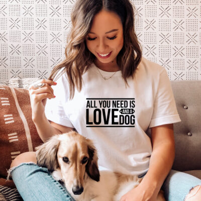 All you need is love and a dog T-Shirt aus 100% Baumwolle für Haustierbesitzer