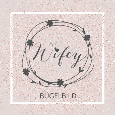 Bügelbild "Wifey" mit Blumenkranz