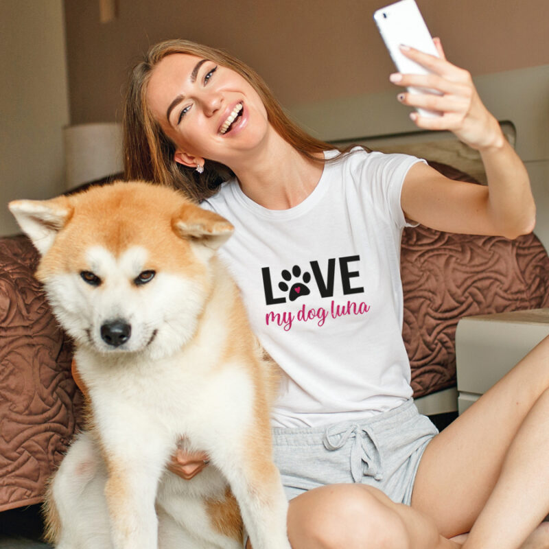 personalisiertes T-Shirt aus 100% Baumwolle für Haustierbesitzer mit Hundenamen – Bild 3