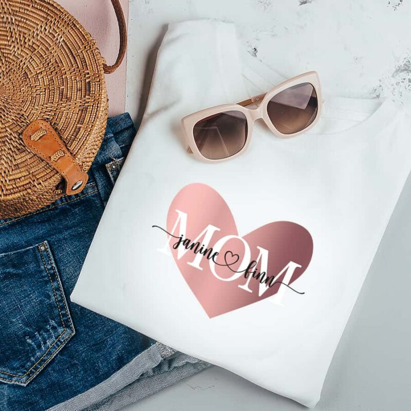 personalisiertes Mama T-Shirt mit Namen und Herz – Bild 5