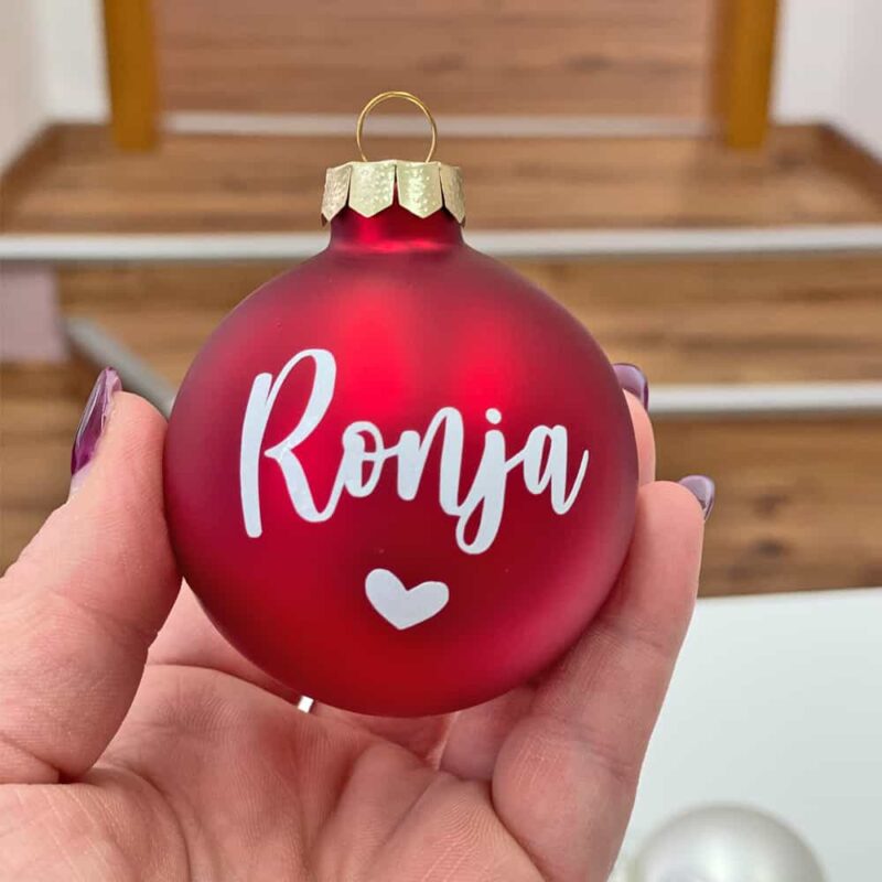 Christbaum Dekoration, Weihnachtsbaum Dekoration, personalisiert schenken, Geschenk für Familie, personalisierte Familiengeschenke, Weihnachtskugel mit Name, Christbaumkugel mit Name, personalisierte Christbaumkugel, personalisierte Weihnachtskugel, Weihnachtskugel individualisiert, Christbaumkugel individualisiert, personalisiertes Geschenk, personalisiertes Geschenk Weihnachten, Weihnachtskugel aus Glas