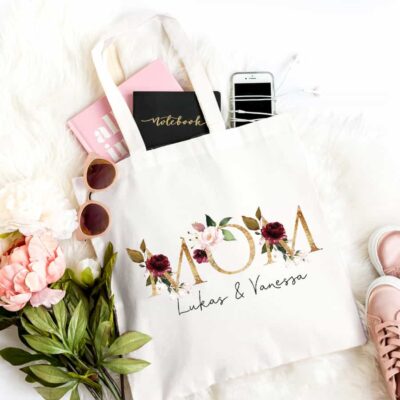 Personalisierte Tasche weiß "MOM" mit Kindernamen Gold/Duneklrot aus 100% Baumwolle