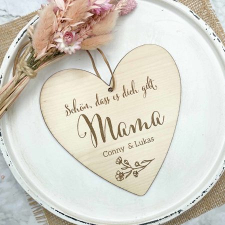 Holzschild für Mama, Holzschilder mit Gravur, Holzschild zum Muttertag, Muttertagsgeschenk personalisiert, Mama Geschenk personalisiert, Geschenkideen Mama, Geschenkideen Mama personalisiert, Holzschild mit Namen, Holzschild Familie, Holzschild Familie mit Namen, Holzschild beste Mama, Holzschild Mama mit Blumen, Geschenkideen Oma, Muttertagsgeschenke Oma, Muttertagsgeschenke personalisiert, Geschenke Oma personalisiert, Holzschild Familie, Holzschild rund