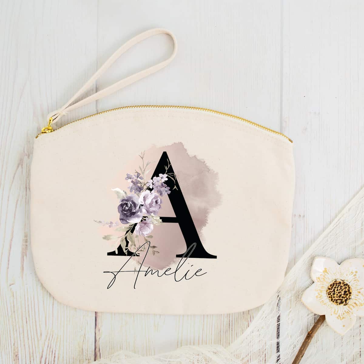 personalisierte Kosmetiktasche mit Name und Initiale Violett,Personalisierte Kosmetiktasche mit Namen, personalisierte Kulturtasche , Schminktasche personalisiert , Geschenk beste Freundin, cosmetic bag personalized, kosmetiktasche personalisiert, geschenk freundin, personalisierter Kulturbeutel, schminktasche mit Namen, tasche personalisiert, make up tasche personalisiert, Kulturtasche Damen, Geschenk personalisiert, Geschenk Muttertag, Geschenk Arbeitskollegin, Kosmetiktasche Muttertag, Kosmetiktasche personalisiert Mama, Geschenkideen Muttertag