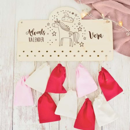 personalisierter Adventskalender aus Holz mit Einhorn , Adventskalender Einhorn, Adventskalender Holz, Geschenk Vorweihnachtszeit, Adventskalender für Kinder, Weihnachtsgeschenk Kinder, Weihnachten Einhorn, Einhorn Kalender, Kalender zum selber Befüllen, Kalender aus Holz, Adventskalender zum Befüllen, Adventskalender Säckchen,