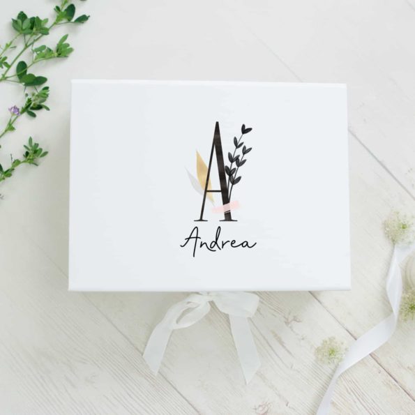 Geschenkbox personalisiert mit Name und Buchstabe