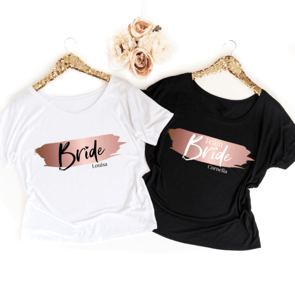 Bride to Be Shirt, Bride to be JGA, T Shirt JGA, T Shirt Junggesellenabschied, T Shirt Polterabend, T Shirt Bachelorette Party, Junggesellenabschied Outfit, Outfit Braut, T Shirt Braut, T Shirt Braut JGA, Party Outfits JGA, Party Outfit Braut, Junggesellenabschied Frauen, JGA Frauen, Ideen Junggesellenabschied, Ideen JGA, Virtueller JGA, Virtueller JGA Outfits, Virtueller Junggesellenabschied, Geschenk Braut JGA, Geschenk Braut Jungesellenabschied