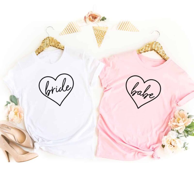 Bride to Be Shirt, Bride to be JGA, T Shirt JGA, T Shirt Junggesellenabschied, T Shirt Polterabend, T Shirt Bachelorette Party, Junggesellenabschied Outfit, Outfit Braut, T Shirt Braut, T Shirt Braut JGA, Party Outfits JGA, Party Outfit Braut, Junggesellenabschied Frauen, JGA Frauen, Ideen Junggesellenabschied, Ideen JGA, Virtueller JGA, Virtueller JGA Outfits, Virtueller Junggesellenabschied, Geschenk Braut JGA, Geschenk Braut Jungesellenabschied