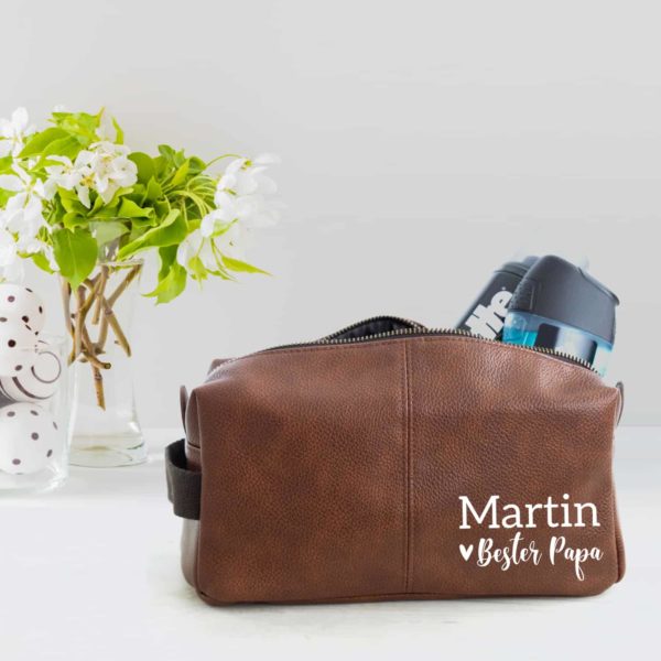 Kosmetiktasche, Waschtasche, Kulturtasche, Herren, Männer, Vater, Papa, Vatertag, personalisiert, mit Namen, mit Kindernamen, Taschen & Geldbörsen, Kulturbeutel Männer, Kulturbeutel personalisiert, Geschenk aus Kunstleder, Geschenk-Idee Papa, Geschenk bester Freund, Trauzeuge, Bruder, Reisetasche, Urlaubstasche, Geburtstagsgeschenk