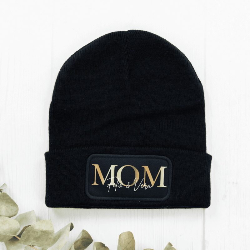 Personalisierte Mütze mit Kindernamen, Mütze personalisiert, Wintermütze, Mom Kindernamen, Geschenk, Freundin, Mama, Papa, Dad, Mom, Geschenk-Idee, Beanie personalisiert, Haube personalisiert, Kindernamen, mit Namen, Weihnachts-Geschenk, Geschenk Muttertag, Geschenk Vatertag