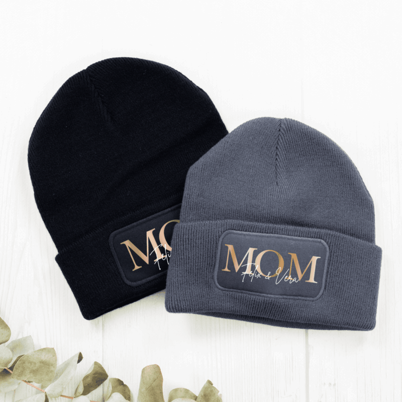 Personalisierte Mütze mit Kindernamen, Mütze personalisiert, Wintermütze, Mom Kindernamen, Geschenk, Freundin, Mama, Papa, Dad, Mom, Geschenk-Idee, Beanie personalisiert, Haube personalisiert, Kindernamen, mit Namen, Weihnachts-Geschenk, Geschenk Muttertag, Geschenk Vatertag