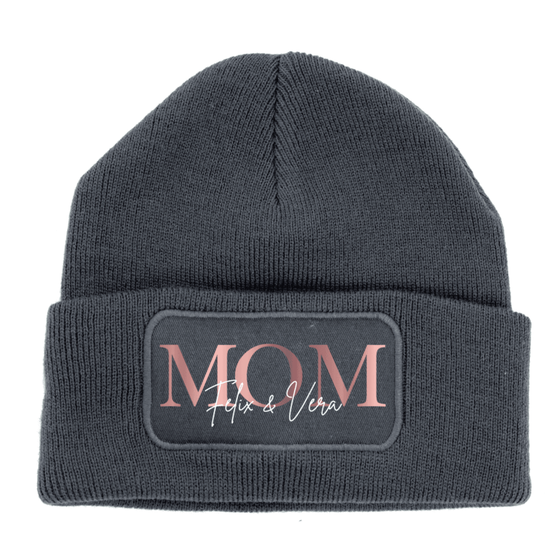 Personalisierte Mütze mit Kindernamen, Mütze personalisiert, Wintermütze, Mom Kindernamen, Geschenk, Freundin, Mama, Papa, Dad, Mom, Geschenk-Idee, Beanie personalisiert, Haube personalisiert, Kindernamen, mit Namen, Weihnachts-Geschenk, Geschenk Muttertag, Geschenk Vatertag