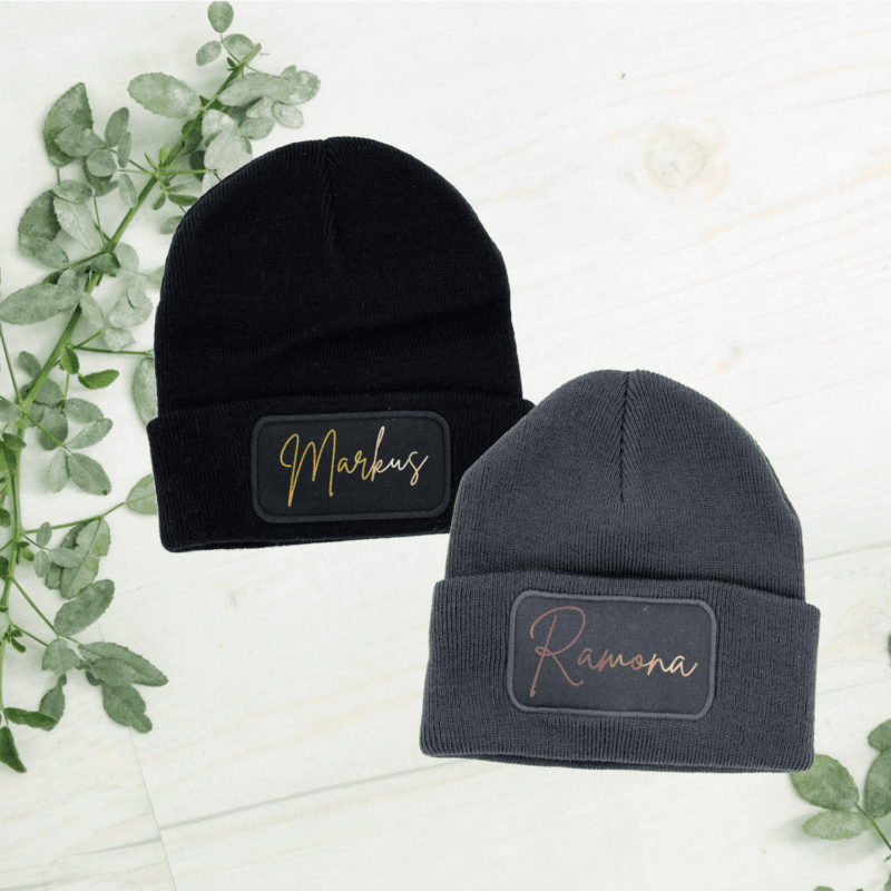 Personalisierte Mütze mit Kindernamen, Mütze personalisiert, Wintermütze, Mom Kindernamen, Geschenk, Freundin, Mama, Papa, Dad, Mom, Geschenk-Idee, Beanie personalisiert, Haube personalisiert, Kindernamen, mit Namen, Weihnachts-Geschenk, Geschenk Muttertag, Geschenk Vatertag