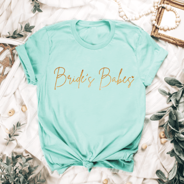 Bride to Be Shirt, Bride to be JGA, T Shirt JGA, T Shirt Junggesellenabschied, T Shirt Polterabend, T Shirt Bachelorette Party, Junggesellenabschied Outfit, Outfit Braut, T Shirt Braut, T Shirt Braut JGA, Party Outfits JGA, Party Outfit Braut, Junggesellenabschied Frauen, JGA Frauen, Ideen Junggesellenabschied, Ideen JGA, Virtueller JGA, Virtueller JGA Outfits, Virtueller Junggesellenabschied, Geschenk Braut JGA, Geschenk Braut Jungesellenabschied