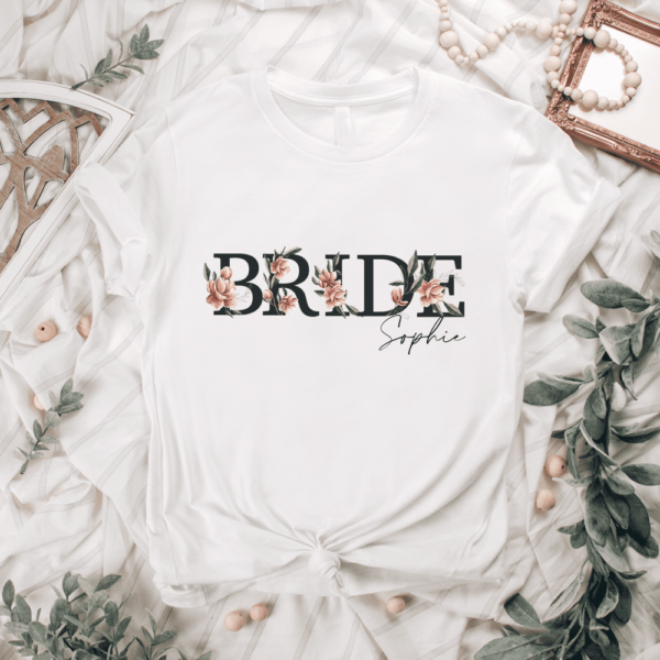 Bride to Be Shirt, Bride to be JGA, T Shirt JGA, T Shirt Junggesellenabschied, T Shirt Polterabend, T Shirt Bachelorette Party, Junggesellenabschied Outfit, Outfit Braut, T Shirt Braut, T Shirt Braut JGA, Party Outfits JGA, Party Outfit Braut, Junggesellenabschied Frauen, JGA Frauen, Ideen Junggesellenabschied, Ideen JGA, Virtueller JGA, Virtueller JGA Outfits, Virtueller Junggesellenabschied, Geschenk Braut JGA, Geschenk Braut Jungesellenabschied