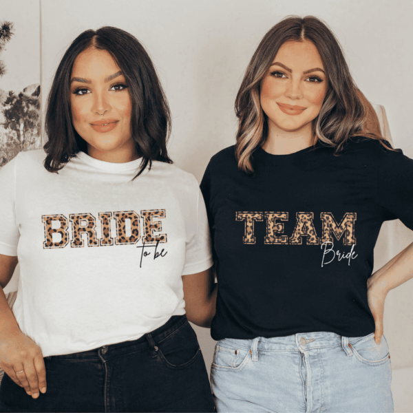 Bride to Be Shirt, Bride to be JGA, T Shirt JGA, T Shirt Junggesellenabschied, T Shirt Polterabend, T Shirt Bachelorette Party, Junggesellenabschied Outfit, Outfit Braut, T Shirt Braut, T Shirt Braut JGA, Party Outfits JGA, Party Outfit Braut, Junggesellenabschied Frauen, JGA Frauen, Ideen Junggesellenabschied, Ideen JGA, Virtueller JGA, Virtueller JGA Outfits, Virtueller Junggesellenabschied, Geschenk Braut JGA, Geschenk Braut Jungesellenabschied