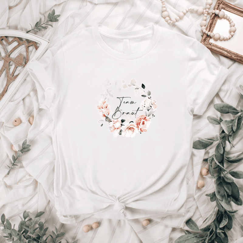 Bride to Be Shirt, Bride to be JGA, T Shirt JGA, T Shirt Junggesellenabschied, T Shirt Polterabend, T Shirt Bachelorette Party, Junggesellenabschied Outfit, Outfit Braut, T Shirt Braut, T Shirt Braut JGA, Party Outfits JGA, Party Outfit Braut, Junggesellenabschied Frauen, JGA Frauen, Ideen Junggesellenabschied, Ideen JGA, Virtueller JGA, Virtueller JGA Outfits, Virtueller Junggesellenabschied, Geschenk Braut JGA, Geschenk Braut Jungesellenabschied
