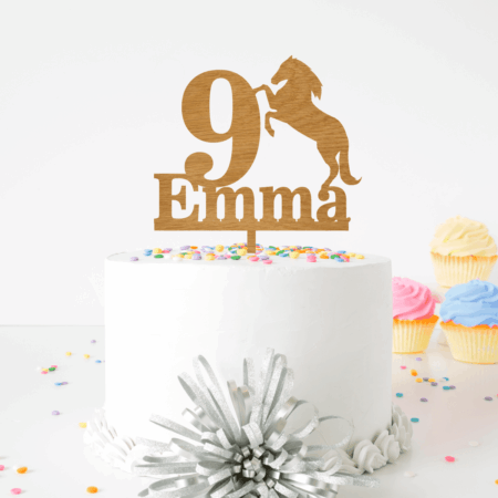 Torten Topper, Torten Topper Taufe, Torten Topper Holz personalisiert, personalisiert, Cake Topper, Name, Holz, personalisiert Österreich, Kindergeburtstag, Kindergeburtstagstorte, Pferdeparty, Kinderparty, Mädchengeburtstag, Mädchen, Pferd, Pferde