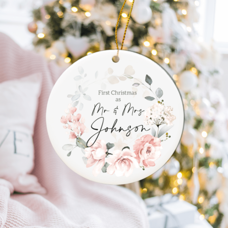 Braut, Bräutigam, Hochzeit, personalisiertes Weihnachtsornament, Baumschmuck Weihnachten, personalisierte Geschenk-Idee Familie, Familiengeschenk Weihnachten, Weihnachtskugel mit Name, Weihnachtskugeln mit Name, Weihnachtskugel personalisiert, Weihnachtskugel mit Name Österreich, Weihnachts Ornament Keramik, Weihnachtsschmuck Keramik, Baumbehang Reh, personalisierte Geschenkidee Weihnachten, Brautjungfer, Trauzeugin, Hochzeit
