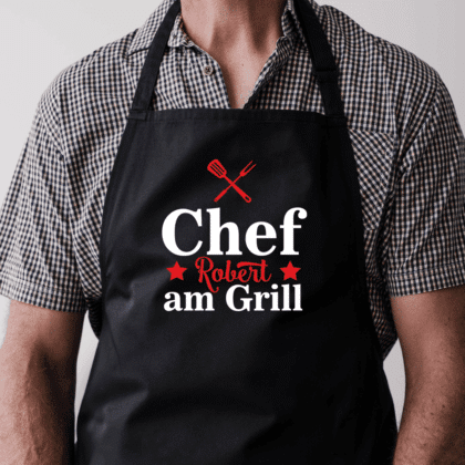 Latz-Schürze, Schürze, personalisiert, mit Name, Geschenk-Idee, Kinder, Oma, Mama, Damen, Herren, Unisex, weiß, Hochzeit, Weihnachten, Geburtstag, Muttertag, Mama, beste Freundin, Arbeitskollegin, Koch-Schürze, Back-Schürze, Grillen, Grill-Meister, Baking Queen, Kitchen Queen, Chefkoch, Männer, Frauen, Papa, Vater, Mann, Männer, Geschenk