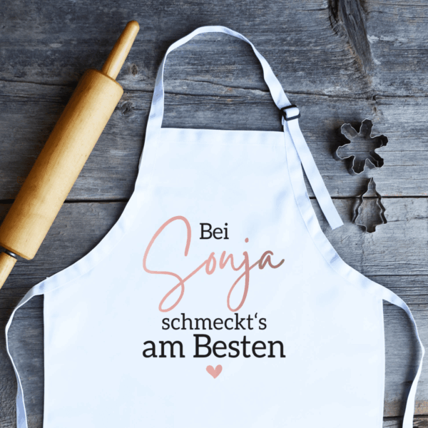 Latz-Schürze, Schürze, personalisiert, mit Name, Geschenk-Idee, Kinder, Oma, Mama, Damen, Herren, Unisex, weiß, Hochzeit, Weihnachten, Geburtstag, Muttertag, Mama, beste Freundin, Arbeitskollegin, Koch-Schürze, Back-Schürze, Grillen, Grill-Meister, Baking Queen, Kitchen Queen, Chefkoch, Männer, Frauen, Papa, Vater