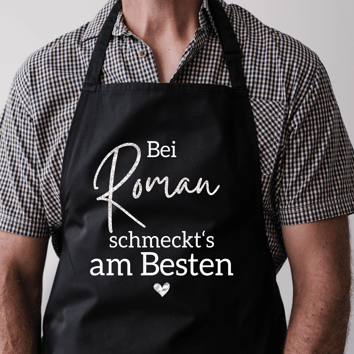 Schürze, personalisiert, mit Name, Geschenk-Idee, Kinder, Oma, Mama, Damen, Herren, Unisex, weiß, Hochzeit, Weihnachten, Geburtstag, Muttertag, Mama, beste Freundin, Arbeitskollegin, Koch-Schürze, Back-Schürze, Grillen, Grill-Meister, Baking Queen, Kitchen Queen, Chefkoch, Männer, Frauen, Papa, Vater