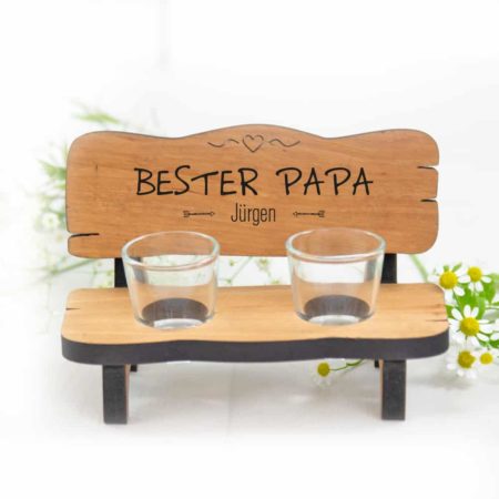 personalisierte Schnapsbank, Schnapsbank mit Gravur, Schnapsbank mit Namen, Geschenk-idee Hochzeit, Geschenk-idee Verlobung, Schnapsbank mit Trinkspruch, Schnapsbank mit Schnapsgläser, Schnapsbank mit Datum, Geburtstag, Weihnachten, Schnapsbank aus Holz, Schnapsbank aus Erlenholz, Familie, Paare, Valentinstag, Schnapsbank für das Brautpaar, Geschenkidee Oma Opa Papa Vater Vatertag Geschenk-Idee