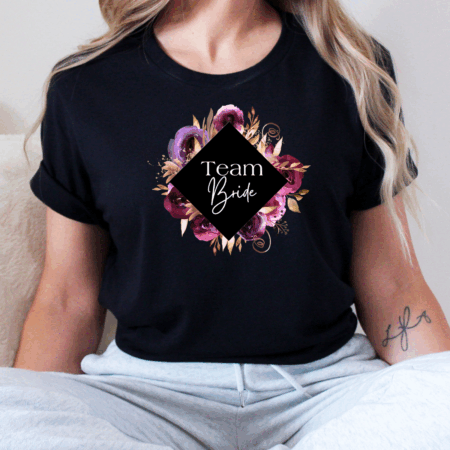 Bride to Be Shirt, Bride to be JGA, T Shirt JGA, T Shirt Junggesellenabschied, T Shirt Polterabend, T Shirt Bachelorette Party, Junggesellenabschied Outfit, Outfit Braut, T Shirt Braut, T Shirt Braut JGA, Party Outfits JGA, Party Outfit Braut, Junggesellenabschied Frauen, JGA Frauen, Ideen Junggesellenabschied, Ideen JGA, Virtueller JGA, Virtueller JGA Outfits, Virtueller Junggesellenabschied, Geschenk Braut JGA, Geschenk Braut Jungesellenabschied