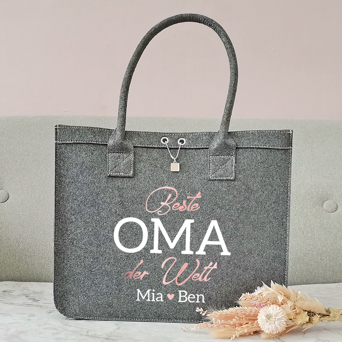 Tasche, Filz, Filztasche, geschenk oma enkelkinder, Einkaufskorb personalisiert, Einkaufskorb Oma, Einkaufskorb Mama, Muttertagsgeschenk, Geschenkideen Muttertag, Geschenkideen Mama, Ideen Mama Geburtstag, Einkaufskorb Muttertag, Muttertag personalisiert, Einkaufstasche personalisiert Oma, Einkaufstasche personalisiert Mama, Muttertagsgeschenk mit Kindernamen, Geschenk für Mama mit Namen, Geschenk für Mama mit Kindernamen, Oma Geschenk, Geschenksideen für Oma