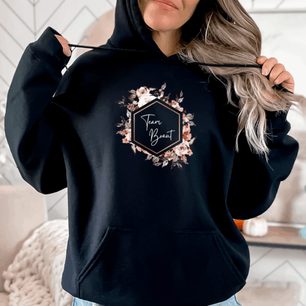 Hoodies & Sweatshirts, Pulli, Kapuzen-Pullover, Geschenk-Idee, Sweater, Hoodie, Kapuzenpulli, Braut, Team Braut, Bride, Team Bride, Junggesellenabschied, JGA, Polterabend, Polterer, Herbst-Outfit, Winter-Outfit, kalt, Braut-Party, Hen-Party, Bride Babe’s, Trauzeugin, Brautjungfer, Outdoor