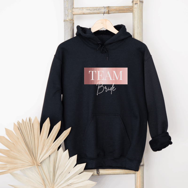 Hoodies & Sweatshirts, Pulli, Kapuzen-Pullover, Geschenk-Idee, Sweater, Hoodie, Kapuzenpulli, Braut, Team Braut, Bride, Team Bride, Junggesellenabschied, JGA, Polterabend, Polterer, Herbst-Outfit, Winter-Outfit, kalt, Braut-Party, Hen-Party, Bride Babe’s, Trauzeugin, Brautjungfer, Outdoor