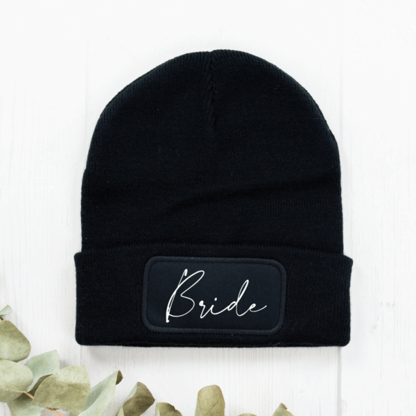 Mütze, Haube, Haarschmuck, Kopfbedeckung, JGA, Junggesellenabschied, Polterabend, Outfit, Kostüm, Bride, Braut, Team Braut, Team Bride, Polterer, Mütze, mit Name, Personalisiert, Personalisierte, Wintermütze, Herbstmütze, Herbst- Winter- Outfit, Geschenk-Idee, Beanie personalisiert, Haube personalisiert, Brautjungfer, Trauzeugin